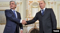 Russian President Vladimir Putin (right) meets with his Armenian counterpart, Serzh Sarkisian, in Moscow on September 3.