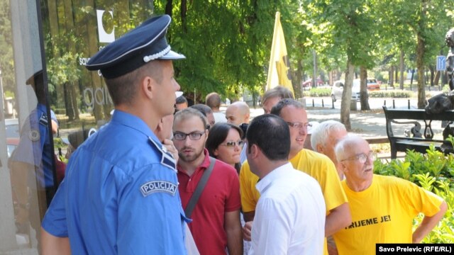 Protest u organizaciji MANS-a protiv taksi, 9. jul 2012.