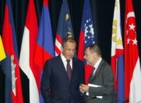 Lavrov (left) and Javier Solana at a previous EU-Russia summit (epa)