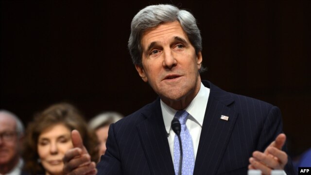 John Kerry gjatë dëshmisë në një komitet të Senatit amerikan