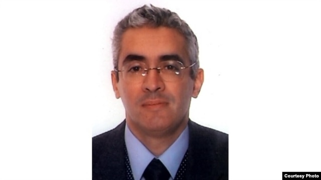 أكرم بالقائد