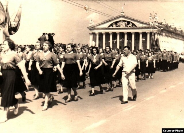 Першамайскі парад фізкультурніц (1955 год). Церлюкевіч — завадатар
