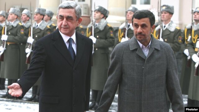 Armenia - President Serzh Sarkisian (L) greets his Iranian counterpart Mahmoud Ahmadinejad in Yerevan, 23Dec2011.