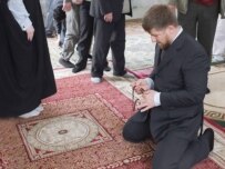 Ramzan Kadyrov prays at a mosque in the western Russian city of Yaroslavl (ITAR-TASS)
