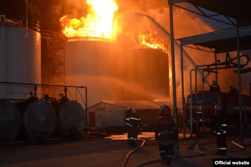 7A5BEA44-7568-476E-BBB6-0A80B98BC8BD_w49