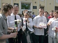 Youth Front activists leave a Minsk court (file photo) (Bymedia.net)
