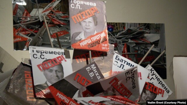 Expoziția-protest rusă de la Praga contra condamnării membrelor grupului Pussy Riot