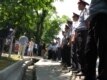 Полиция наблюдает за участниками акции протеста.