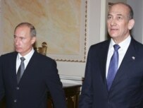 Putin (left) reportedly made the comments after meeting with Olmert (right) (ITAR-TASS)