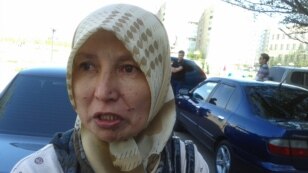 Гүлмира Ыхыласова, сотталған Ыбырай Әдірдің зайыбы. Атырау, 29 сәуір 2013 жыл