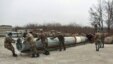 Dezasamblarea unei rachete sol-aer S200 de către militari moldoveni, într-un proiect de dezarmare asistat de OSCE.