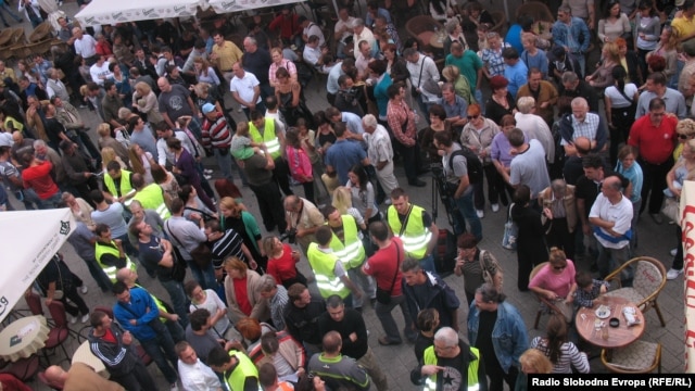 Građani na skupu "Šetnja za slobodu", 7. oktobar 2012. foto: Norbert Šinković