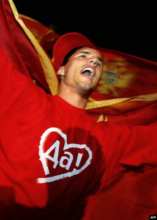 Arhivski snimak: Slavlje u Podgorici nakon rezultata referenduma, 21. maj 2006.