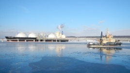 Транспортировка сжиженного природного газа с завода СПГ на Сахалине. Его поставки начались в 2009 году, первым покупателем стала Япония.