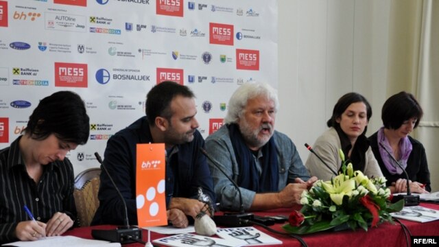 Sa konferencije za novinare MESS-a, Fotografije uz tekst Midhat Poturović