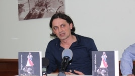 Fra Drago Bojić na promociji knjige Dragana Markovine, foto: Mirsad Behram