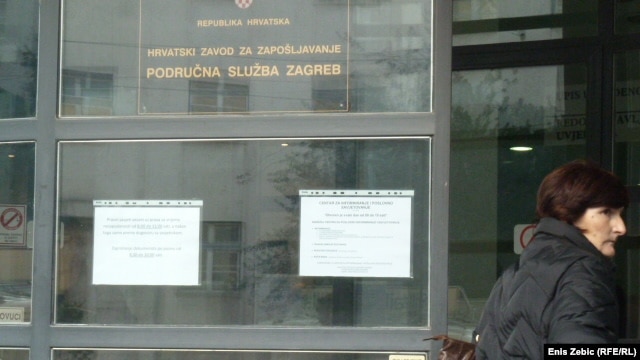 Pred Zavodom za zapoljšavanje u Zagrebu