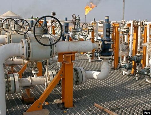 ایران برای سر پا نگاه داشتن صنعت نفت خود به میلیاردها دلار سرمایه‌گذاری خارجی نیاز دارد. 