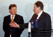 Gazprom's Aleksei Miller (left) with German Economy Minister Michael Glos today (epa)