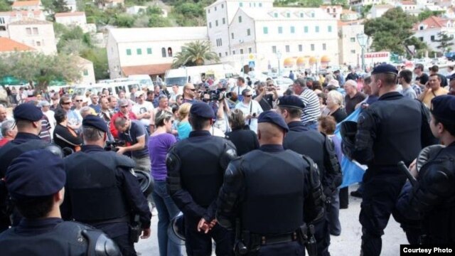 Policija i radnici Jadrankamena, foto: Pixell, Ivo Čagalj