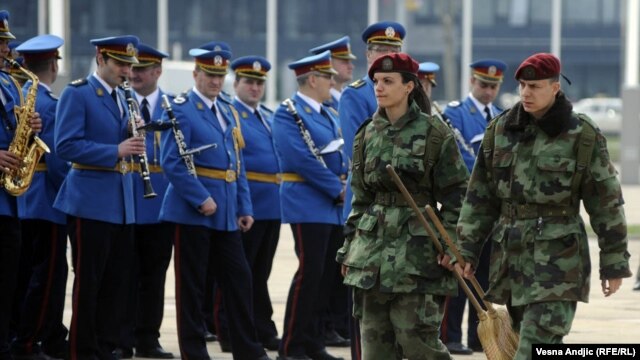 Vojska Srbije, ilustracija za temu o diskriminaciji i ljudskim pravima u Vojsci, april 2011