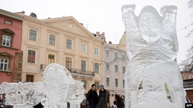 Sculpturi de gheaţă în centrul oraşului Lvov, 23 ianuarie 2013