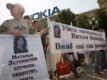 Около ста человек собралось в Новопушкинском сквере в Москве, чтобы почтить память правозащитницы Натальи Эстемировой