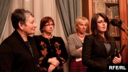 Anastasia Khodorkovskaya (right), daughter of Mikhail Khodorkovsky, accepted the award along with Lyudmila Ulitskaya (far left) in Moscow on January 13.