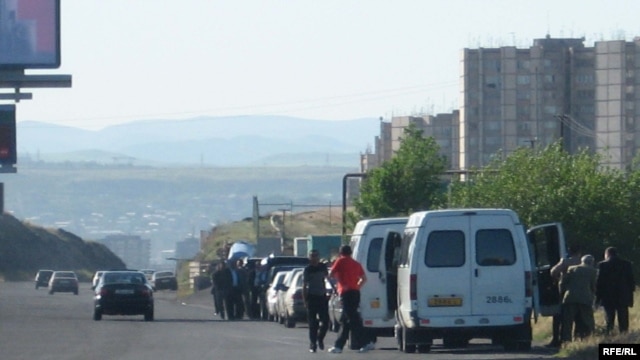 Cars and minibuses stopped on the route into Yerevan on May 31