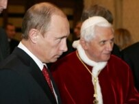 Putin (left) with Pope Benedict on March 13 (ITAR-TASS)
