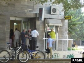 Ќе има ли пари за плати и пензии?