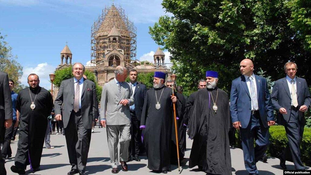 Prince Charles meets Catholicos Karekin, ends his visit to Armenia
