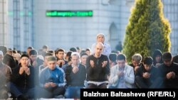 Праздничный Айт-намаз. Иллюстративное фото.