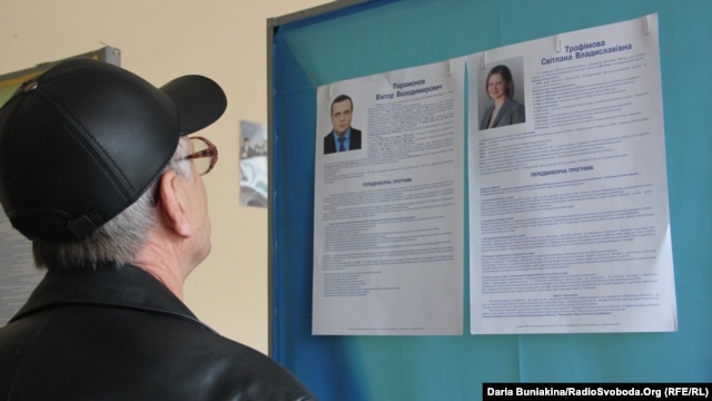A voter in Cherkassy checks the candidate list.