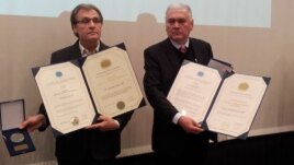 Zekerijah Smajić i Adil Kulenović na dodjeli nagrada, 29. januar 2013.