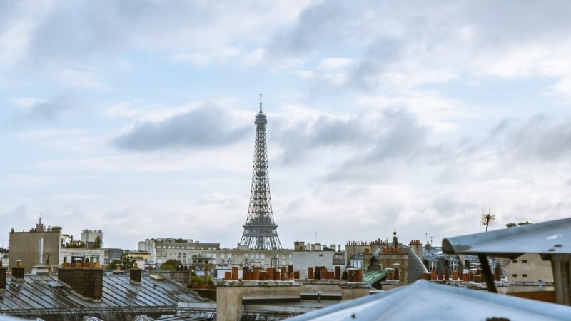 Эйфелеву башню в Париже погасят в знак поддержки жителей Алеппо 
