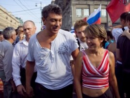 Евгения Чирикова и Борис Немцов. 31 июля 2010 года