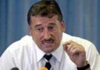 Chechen President Alu Alkhanov (file photo) (AFP)