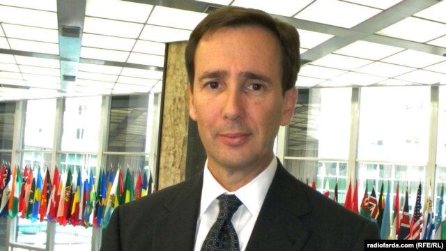 Alan Eyre says any U.S. official who speaks a bit of Persian and is fond of Iran is seen as a spy in the eyes of the Iranian government.