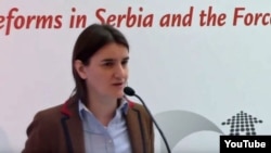 Ана Брнабич, Сербия үкіметінде мемлекеттік әкімшілік министрлігін басқаруы тиіс ЛГБТ өкілі.