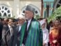 ولسمشر کرزي د ارګ په جومات کې د اختر د لمانځه له ادا کولو وروسته خبریالانو ته خبرې کوي. 