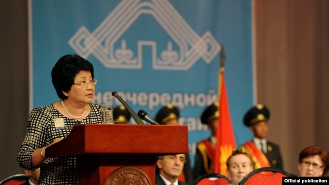 A speech by Kyrgyzstan's President Roza Otunbaeva in favor of developing the Kyrgyz language has reignited an old debate in the country. 