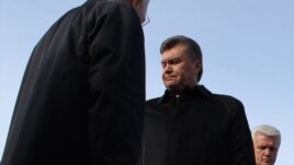 Sticking together? Speaker Volodymyr Lytvyn, President Viktor Yanukovych, and Prime Minister Mykola Azarov (left to right, in a file photo)
