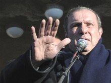 Armenia -- Former President Levon Ter-Petrossian delivers a speech during a rally of his supporters in the town of Gavar, 03FeB2008