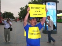 Kanat Isaev in Almaty today (RFE/RL)