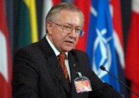 Ukrainian Foreign Minister Tarasyuk on 8 December (official website)