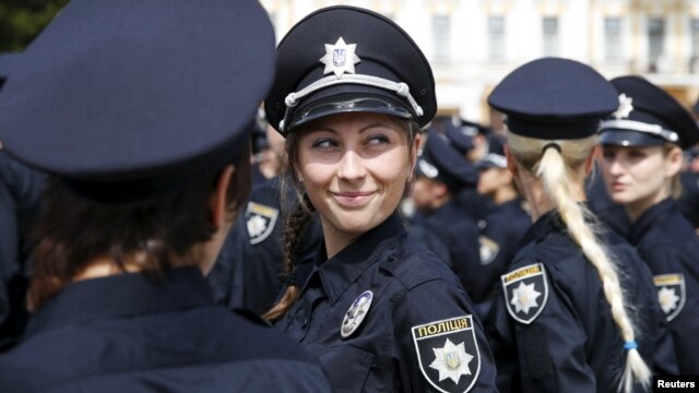 Не хамят и обращаются на  Не хамят и обращаются на