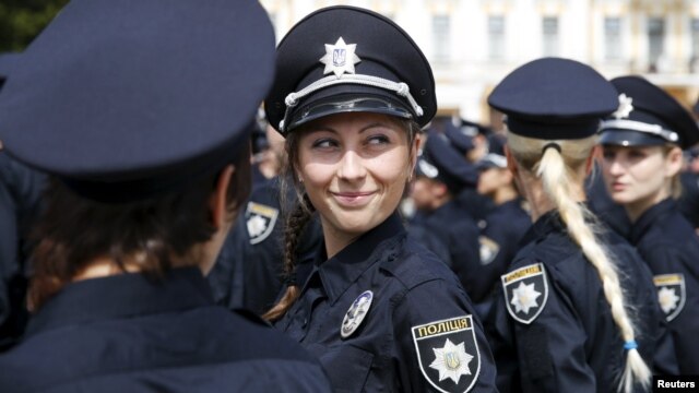 Церемония принятия присяги сотрудниками патрульной полиции в Киеве, 4 июля 2015 года