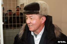 И.Исаков Аскер сотунун залында, 10-февраль 2010-жыл