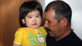 Жаңаөзен оқиғасы кезінде қайтыс болған Жаңаберген Көшеровтің қызы Мариям және марқұмның әкесі Жаймұқан Көшеров. Маңғыстау облысы Теңге ауылы, 16 ақпан 2012 жыл.